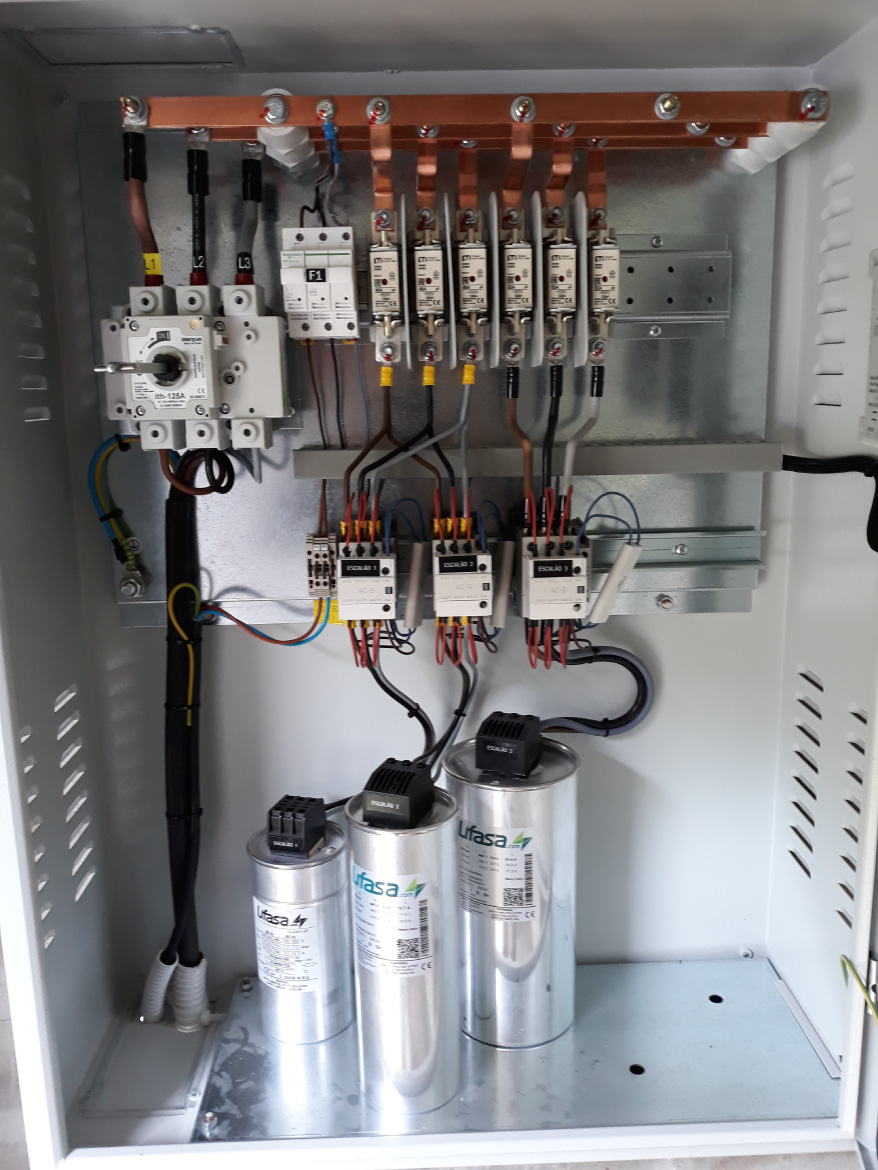 Instalação de bateria de condensadores para correção do fator de potência